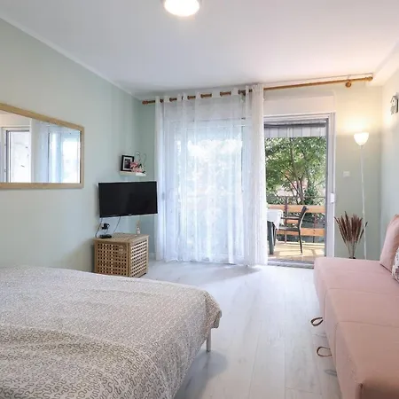 Ada Apartment *