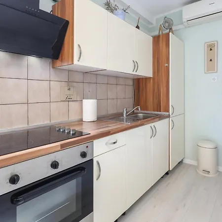 Ada Apartment *